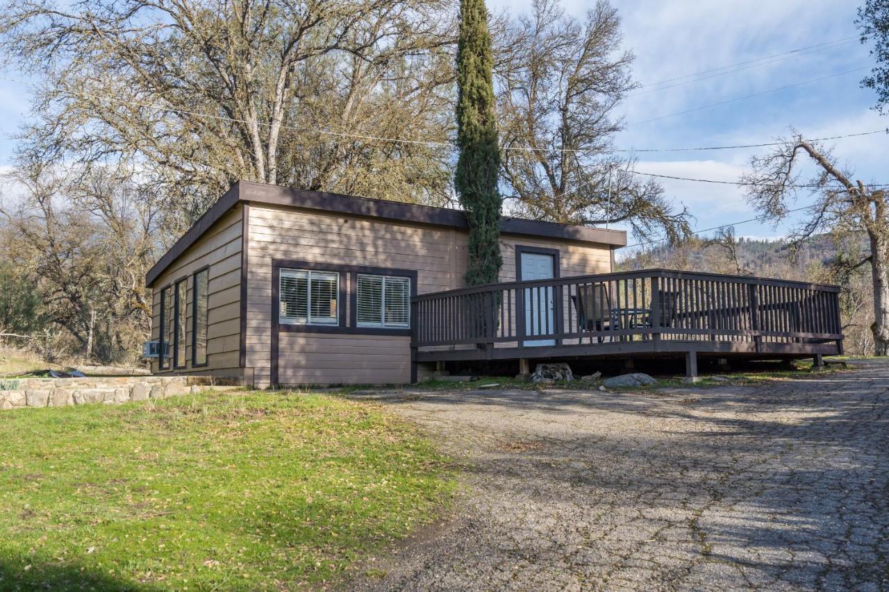 Mountain Trail And Vacation * Oakhurst