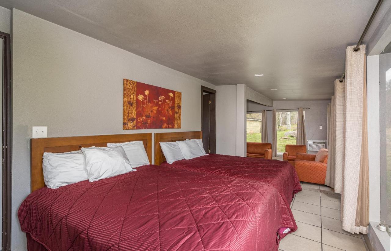 Mountain Trail And Vacation Lodge